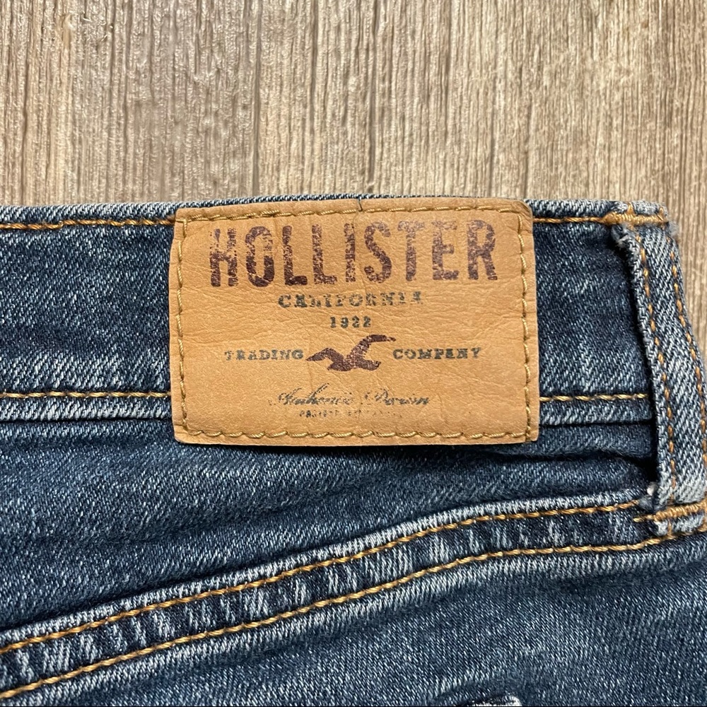 Hollister distressed denim shorts in size 1 - Picture 6 of 11